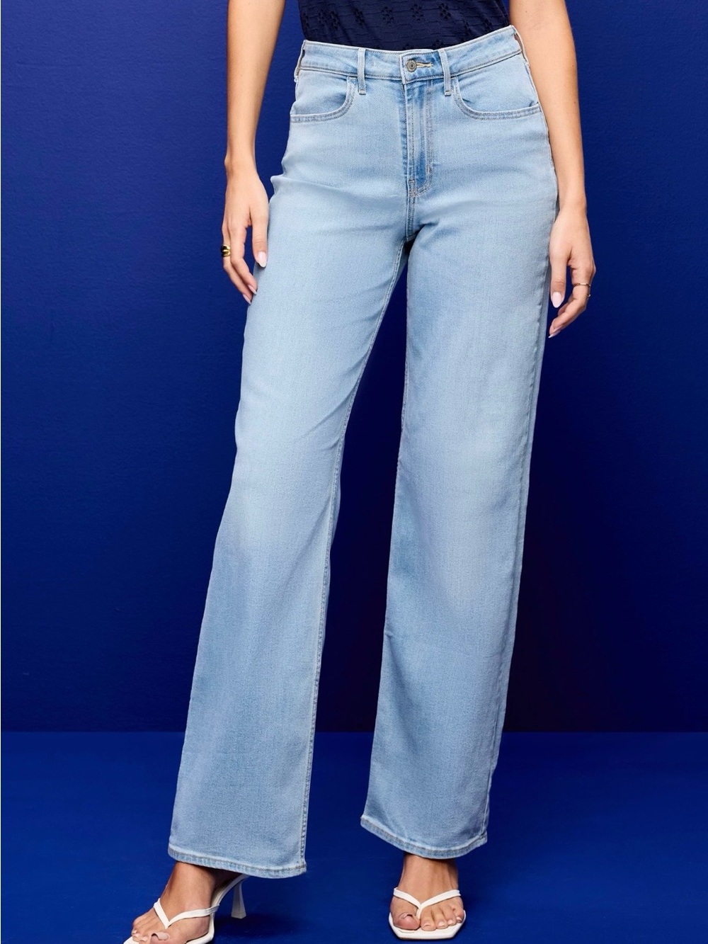 Old Navy Wide-Leg Light Wash Women’s Jeans